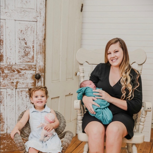 Meet your Posher, Courtney - Picture 1 of 2